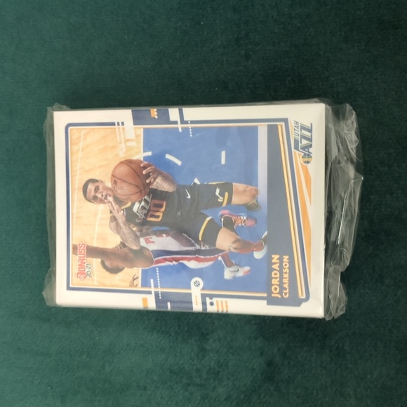 2020-21 Panini Donruss Hanger Box Pack NEW / SEALED - Picture 2 of 3